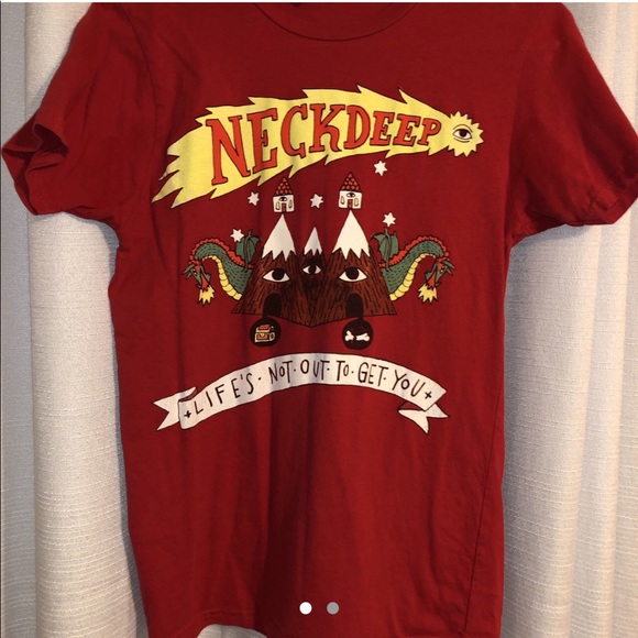 Tops | Neck Deep Lifes Not Out To Get 